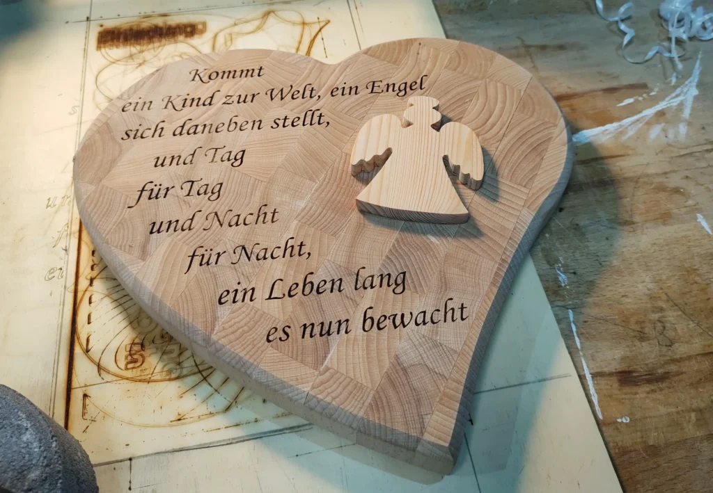 Herz mit Engel und Text